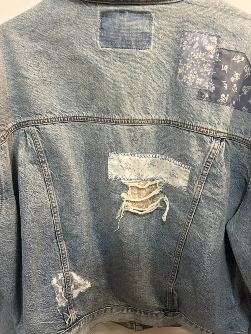 American Eagle Patchwork Denim Jacket XL Distressed Cropped Boho Festival Jean - Picture 11 of 12